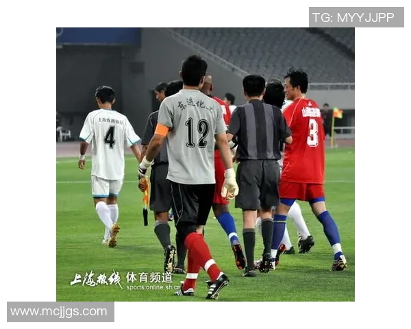 2014年杭州绿城与上海东亚激战回顾球场上的激情与荣耀交织 2014年杭州绿城与上海东亚激战回顾球场上的激情与荣耀交织